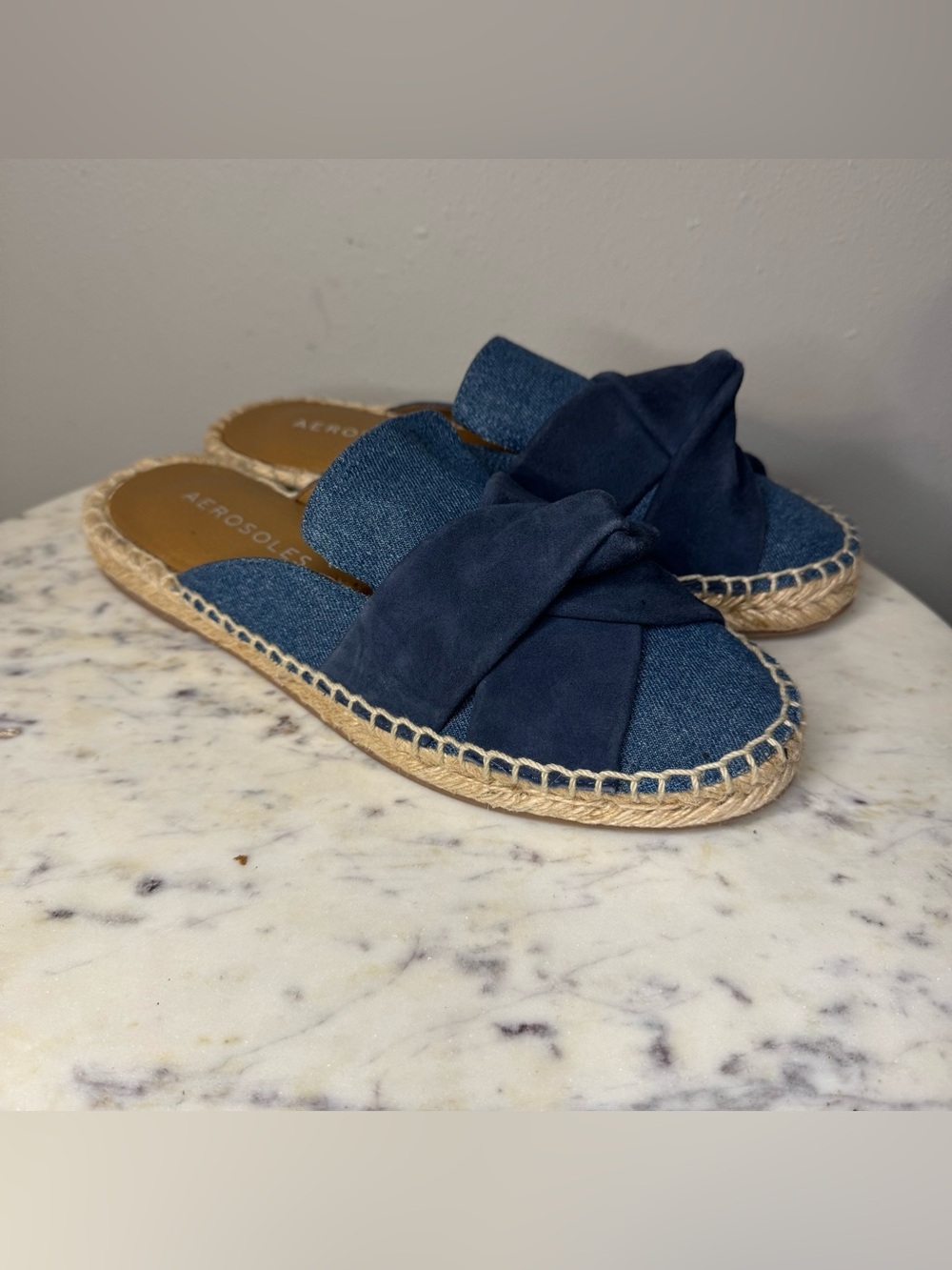 Aerosoles Flats Mules Size 9
Denim/ Suede shoes blue MAKE ME AN OFFER!